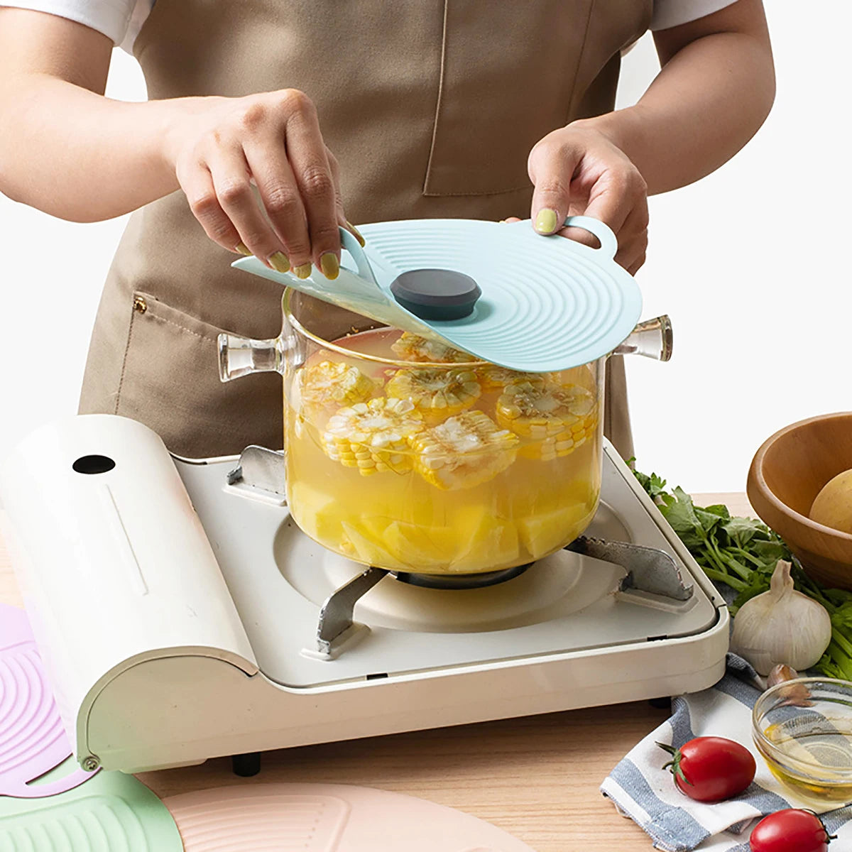 Couvercles en silicone. Fini le gaspillage : vos aliments restent frais plus longtemps.