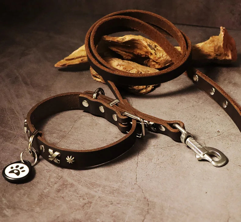 Ambre,  collier et laisse(1,5m) en cuir véritable style retro. Vendu séparément. Fait à la main à partir de cuir de vache supérieure.