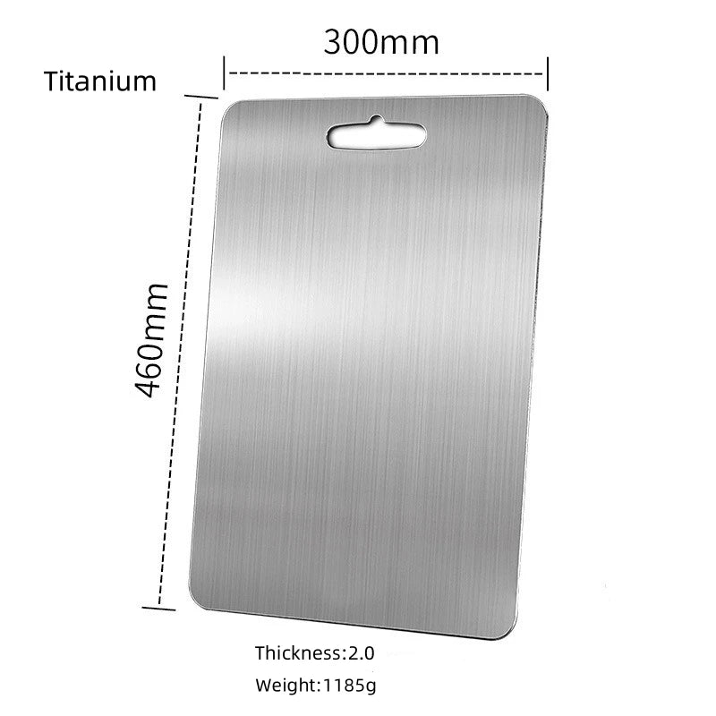 Planche à découper en titane pur. Ultra-résistant et durable .  Légèreté remarquable.     Pour une cuisine plus saine et plus moderne.